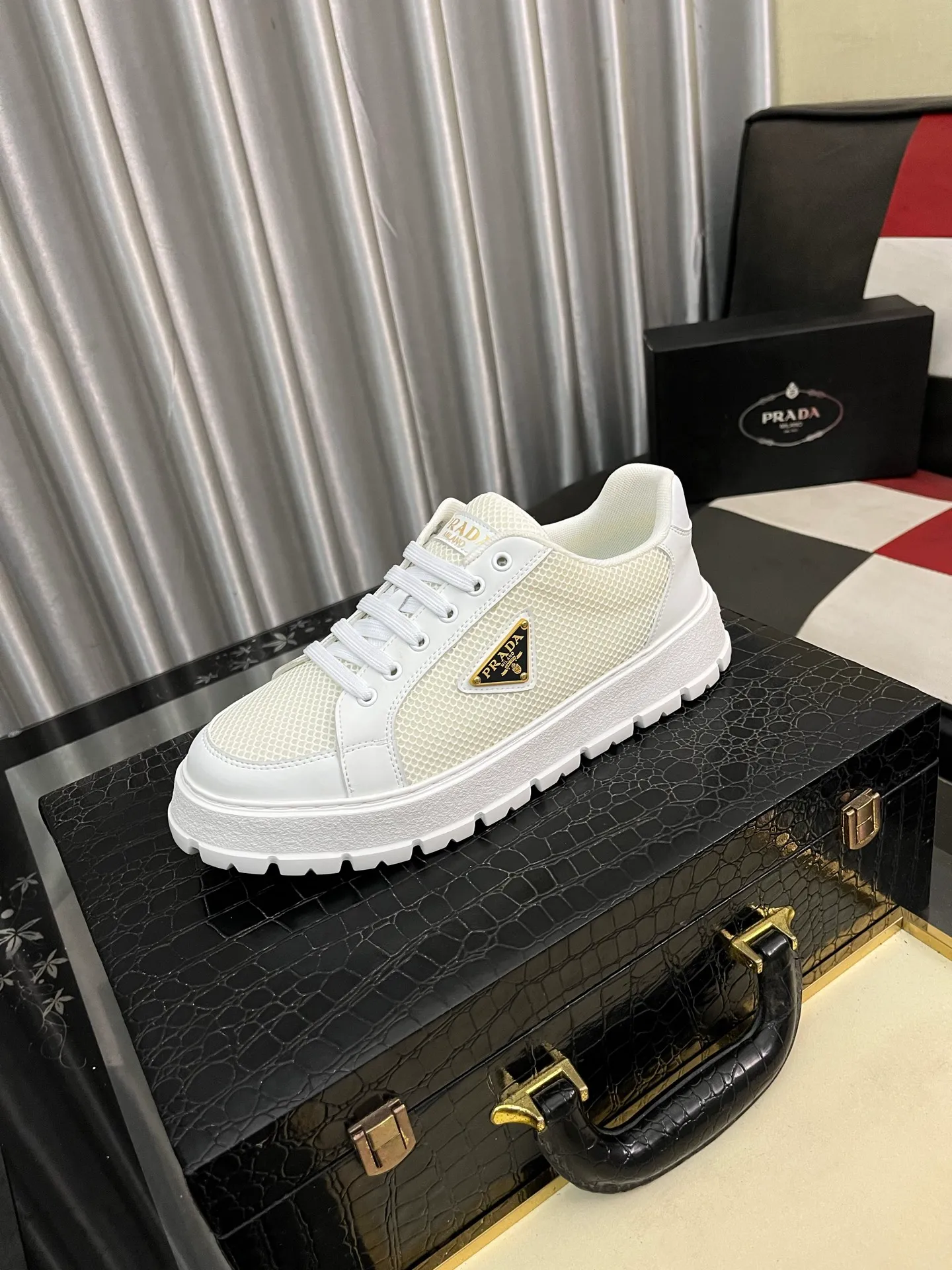 Men's Men's Shoes💰440⌚️⌚️《PRADA*》The latest and most popular casual shoes, top brand [seduce] luxury~purchasing agent, top~quality. [Strong] The upper is made of imported breathable special materials ➕ breathable feet (•) with fine workmanship. Original stylish and stylish soft rubber wear-resistant outsole, light and comfortable on the foot, size: 38-445️⃣colors available